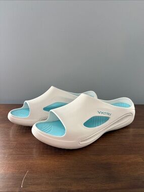 Men’s VKTRY White Slide Sandals with Aqua Footbed